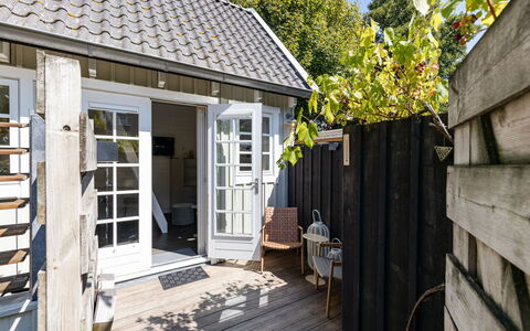 Residence Domburg: Bois, Porte, Domicile, Composite, Chalet, Pot De Fleur, Plate-Forme, Mobilier De Jardin, Dur, Porche