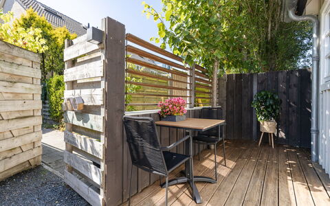 Residence Domburg: Bois, Meubles, Mobilier De Jardin, Dur, Plate-Forme, Planche, Pot De Fleur, Tache De Bois, Jardin, Arrière-Cour