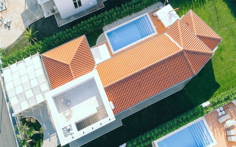 Fordaliso: Zone Résidentielle, Piscine, Domicile, Maison, Toit, Architecture, Biens, Composite, Recours, Eco Hôtel