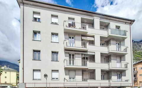 Marconi: Bâtiment, Mur, Fenêtre, Appartement, Quartier, Zone Résidentielle, Ville, Design Urbain, Balcon, Établissements Humains