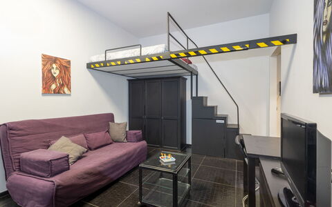 Chinatown Loft: Meubles, Design Intérieur, Sol, Sol, Pièce, Chambre, Plafond, Éclairage, Lit, Appartement