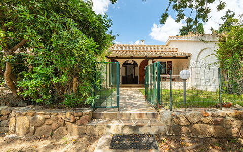 Casa ai Mandorli: Ombre, Biens, Hacienda, Jardin, Aménagement Paysager, Arrière-Cour, Cour, Porte, Clôture, Villa