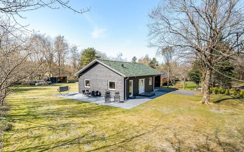 Calli: Bâtiment, Maison, Domicile, Toit, Chalet, Zone Rurale, Siding, Biens, Ferme, Batiments Jardin