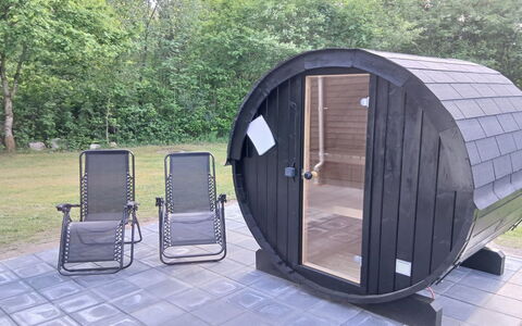 Calli: Maison, Domicile, Porte, Toit, Chalet, Biens, Jardin, Ombre, Siding, Cour