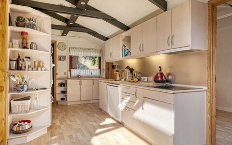 Nimrod - 800M from the Sea: Cuisine, Comptoir, Cabinetry, Design Intérieur, Meubles, Bois, Principaux Appliance, Sol, Appareil De Cuisine, Plafond