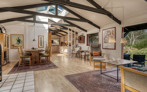 Nimrod - 800M from the Sea: Design Intérieur, Meubles, Sol, Plafond, Sol, Éclairage, Canapé, Pièce, Salon, Parquet