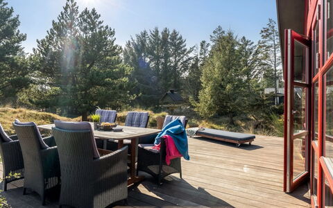 Nimrod - 800M from the Sea: Bois, Meubles, Arbuste, Lot Terre, Jardin, Mobilier De Jardin, Chalet, Dur, Chaise, Aménagement Paysager