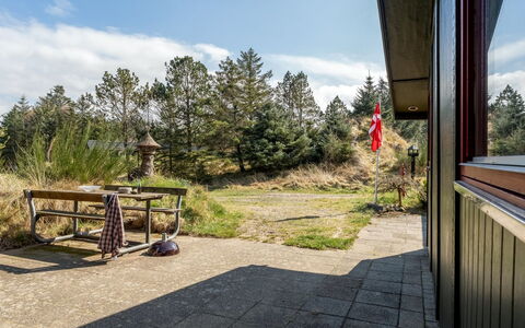 Nimrod - 800M from the Sea: Arbuste, Lot Terre, Aménagement Paysager, Jardin, Mélèze, Ombre, À Feuilles Persistantes, Allée