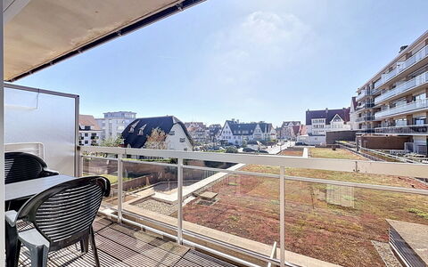 Cosy @ the Beach Studio with Pool: Bâtiment, Appartement, Zone Résidentielle, Architecture, Quartier, Design Urbain, Condominium, Zone Métropolitaine, Domicile, Établissements Humains