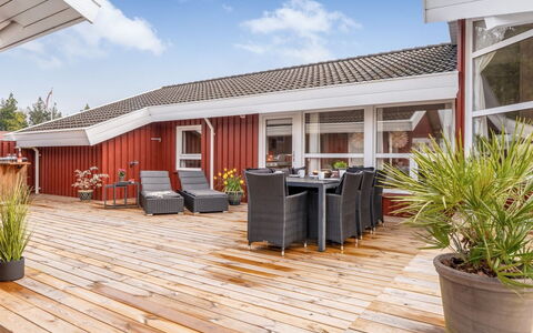Gunborg - 2.5Km from the Sea: Toit, Maison, Domicile, Chalet, Siding, Biens, Allée, Batiments Jardin, Cour, Cabanon