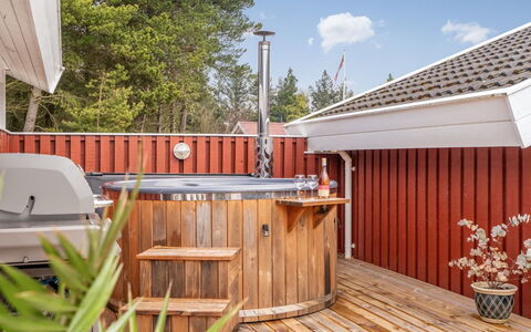 Gunborg - 2.5Km from the Sea: Toit, Maison, Domicile, Chalet, Siding, Biens, Allée, Batiments Jardin, Cour, Cabanon