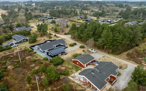 Gunborg - 2.5Km from the Sea: Toit, Maison, Domicile, Chalet, Siding, Biens, Allée, Batiments Jardin, Cour, Cabanon