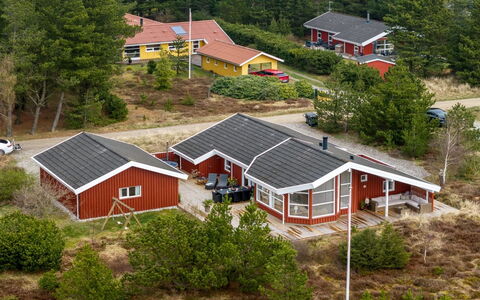 Gunborg - 2.5Km from the Sea: Toit, Maison, Domicile, Chalet, Siding, Biens, Allée, Batiments Jardin, Cour, Cabanon