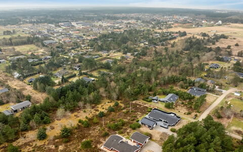 Gunborg - 2.5Km from the Sea: Toit, Maison, Domicile, Chalet, Siding, Biens, Allée, Batiments Jardin, Cour, Cabanon