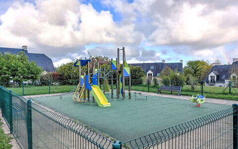 Les Demeures du Parc: Équipement Extérieur Play, Espace Public, Clôture, Terrain De Jeux, Toboggan, Ombre, Jardin, Parc, Aménagement Paysager, Chute