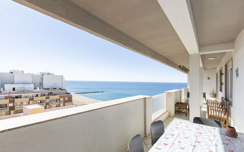 Vista Playa Zapillo: Mobilier De Jardin, Jardin, Tableau De Plein Air, Chaise, Ombre, Aménagement Paysager, Arrière-Cour, Cour, Eco Hôtel, Table Cuisine Et Salle A Manger