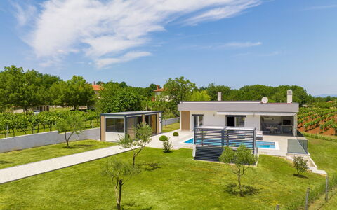 Villa Romantica: Mobilier De Jardin, Jardin, Tableau De Plein Air, Chaise, Ombre, Aménagement Paysager, Arrière-Cour, Cour, Eco Hôtel, Table Cuisine Et Salle A Manger