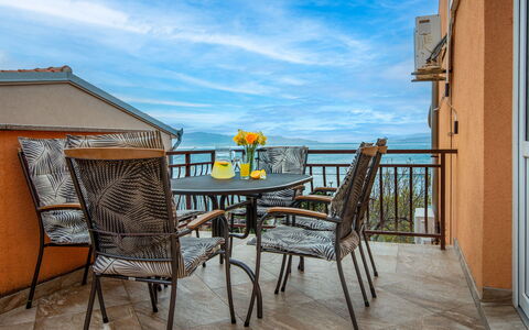 Mare Croatia: Mobilier De Jardin, Jardin, Tableau De Plein Air, Chaise, Ombre, Aménagement Paysager, Arrière-Cour, Cour, Eco Hôtel, Table Cuisine Et Salle A Manger