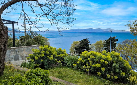 Mare Croatia: Mobilier De Jardin, Jardin, Tableau De Plein Air, Chaise, Ombre, Aménagement Paysager, Arrière-Cour, Cour, Eco Hôtel, Table Cuisine Et Salle A Manger