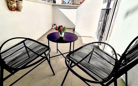 Romamia: Mobilier De Jardin, Jardin, Tableau De Plein Air, Chaise, Ombre, Aménagement Paysager, Arrière-Cour, Cour, Eco Hôtel, Table Cuisine Et Salle A Manger