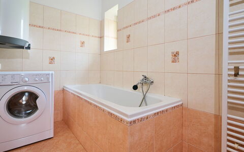 U Pekařů: Sol, Sol, Luminaire Plomberie, Design Intérieur, Salle De Bains, Tuile, Plafond, Robinet, Baignoire, Plomberie