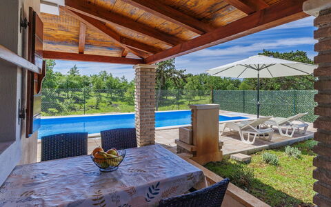 Santina: Piscine, Meubles, Recours, Chaise, Mobilier De Jardin, Ombre, Eco Hôtel, Porche, Composite, Biens