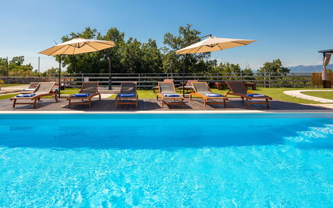 Perva: Bleu, Piscine, Mobilier De Jardin, Recours, Loisir, Eco Hôtel, Balancelle, Ombre, Parapluie, Ville Resort