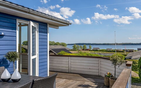 Jelke - 500M from the Sea: Maison, Toit, Domicile, Chalet, Biens, Ferme, Villa, Porche, Siding