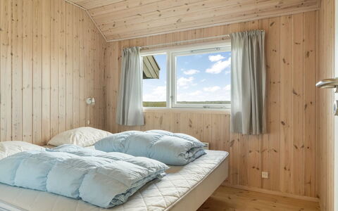 Tilje - 80M from the Sea: Chambre, Bois, Lit, Design Intérieur, Plafond, Sol, Drap De Lit, Literie, Sol, Cadre De Lit