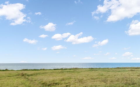 Tilje - 80M from the Sea: Ciel, Nuage, Bleu, Horizon, Jour, Herbe, Environnement Naturel, Cumulus, Prairie, Écorégion