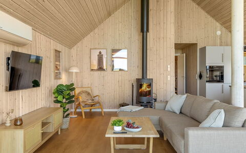 Tilje - 80M from the Sea: Sol, Design Intérieur, Bois, Sol, Plafond, Meubles, Pièce, Salon, Parquet, Canapé