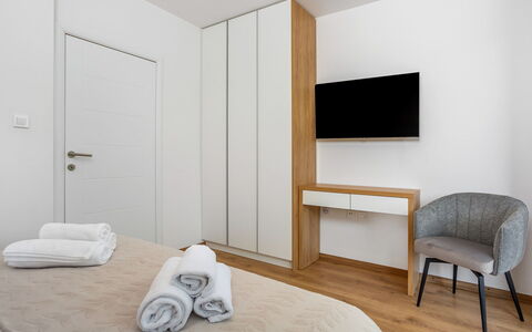 Larus: Design Intérieur, Sol, Bois, Meubles, Sol, Chambre, Pièce, Lit, Parquet, Éclairage