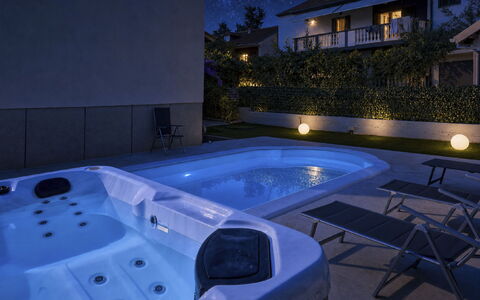 Helen: Piscine, Baignoire, Luminaire Plomberie, Jacuzzi, Recours, Caractéristique De L'Eau, Éclairage Paysager, Hôtel, Conception