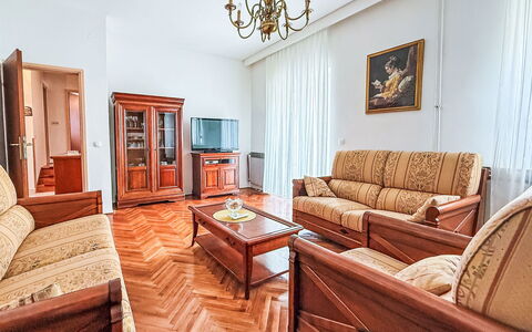 Helen: Meubles, Sol, Design Intérieur, Sol, Canapé, Bois, Pièce, Plafond, Salon, Éclairage