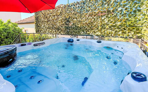 Helen: Piscine, Recours, Loisir, Composite, Luminaire Plomberie, Eco Hôtel, Caractéristique De L'Eau, Hôtel, Jacuzzi