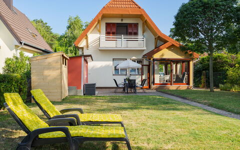 Sundown Beach: Maison, Domicile, Zone Résidentielle, Toit, Chalet, Ombre, Biens, Jardin, Pelouse, Cour