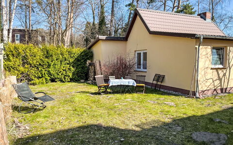 Dat Huus: Bâtiment, Fenêtre, Maison, Zone Résidentielle, Chalet, Domicile, Arbuste, Toit, Jardin
