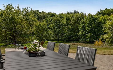 Truels - 30Km from the Sea: Meubles, Mobilier De Jardin, Table, Tableau De Plein Air, Chaise, Table Cuisine Et Salle A Manger, Ombre, Jardin, Patio, Dur