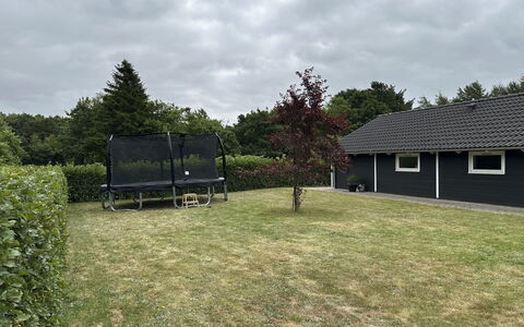 Truels - 30Km from the Sea: Herbe, Pelouse, Jardin, Ombre, Arrière-Cour, Cour, Aménagement Paysager, Batiments Jardin, Parc, Cabanon