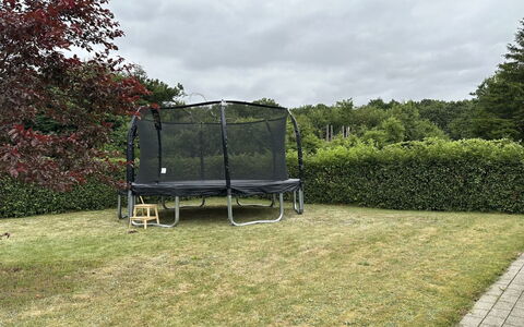 Truels - 30Km from the Sea: Trampoline, Trampolining - Materiel Et Fournitures, Net, Jardin, Ombre, Pelouse, Engrener, Trampolining, Cour, Mobilier De Jardin