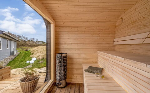 Heike - 700M to the Fjord: Maison, Domicile, Toit, Chalet, Biens, Aménagement Paysager, Batiments Jardin, Siding, Ferme