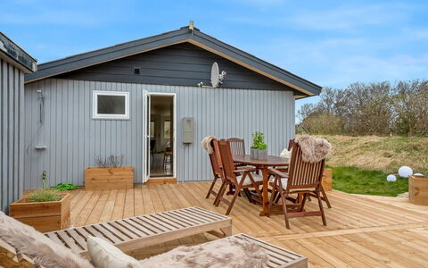 Heike - 700M to the Fjord: Maison, Domicile, Toit, Chalet, Biens, Aménagement Paysager, Batiments Jardin, Siding, Ferme
