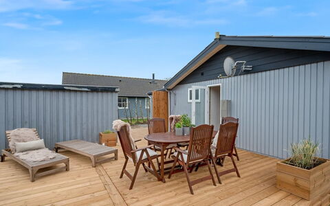 Heike - 700M to the Fjord: Maison, Domicile, Toit, Chalet, Biens, Aménagement Paysager, Batiments Jardin, Siding, Ferme