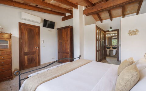 Son Bosc: Design Intérieur, Sol, Meubles, Mur, Sol, Bois, Plafond, Chambre, Lit, Pièce