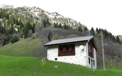Rustico Carcarida: Herbe, Bâtiment, Maison, Chalet, Domicile, Paysage, Toit, Zone Rurale, Colline, Montagnes