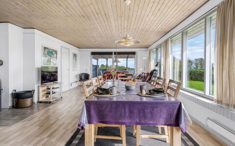 Christan - 350M from the Sea: Maison, Domicile, Zone Résidentielle, Toit, Chalet, Lot Terre, Biens, Cour, Jardin, Siding