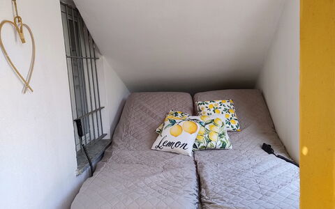 Cottage Wisteria: Bois, Sol, Sol, Chambre, Design Intérieur, Meubles, Linge, Lit, Literie, Pièce