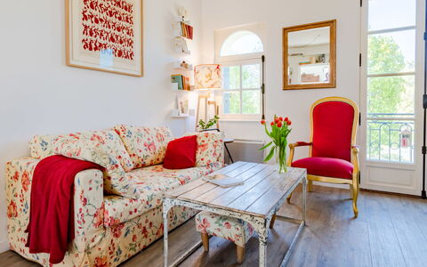 Les Jardins de Cabourg: Meubles, Design Intérieur, Canapé, Mur, Sol, Salon, Sol, Pièce, Table, Domicile