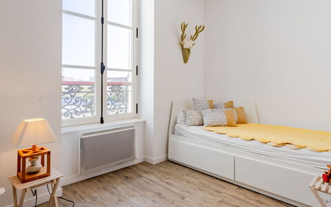 Les Jardins de Cabourg: Meubles, Design Intérieur, Sol, Sol, Mur, Bois, Chambre, Pièce, Parquet, Lit