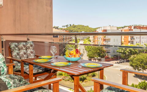 Tramuntana: Meubles, Bois, Mobilier De Jardin, Chaise, Table, Appartement, Tableau De Plein Air, Balcon, Tache De Bois, Table Cuisine Et Salle A Manger